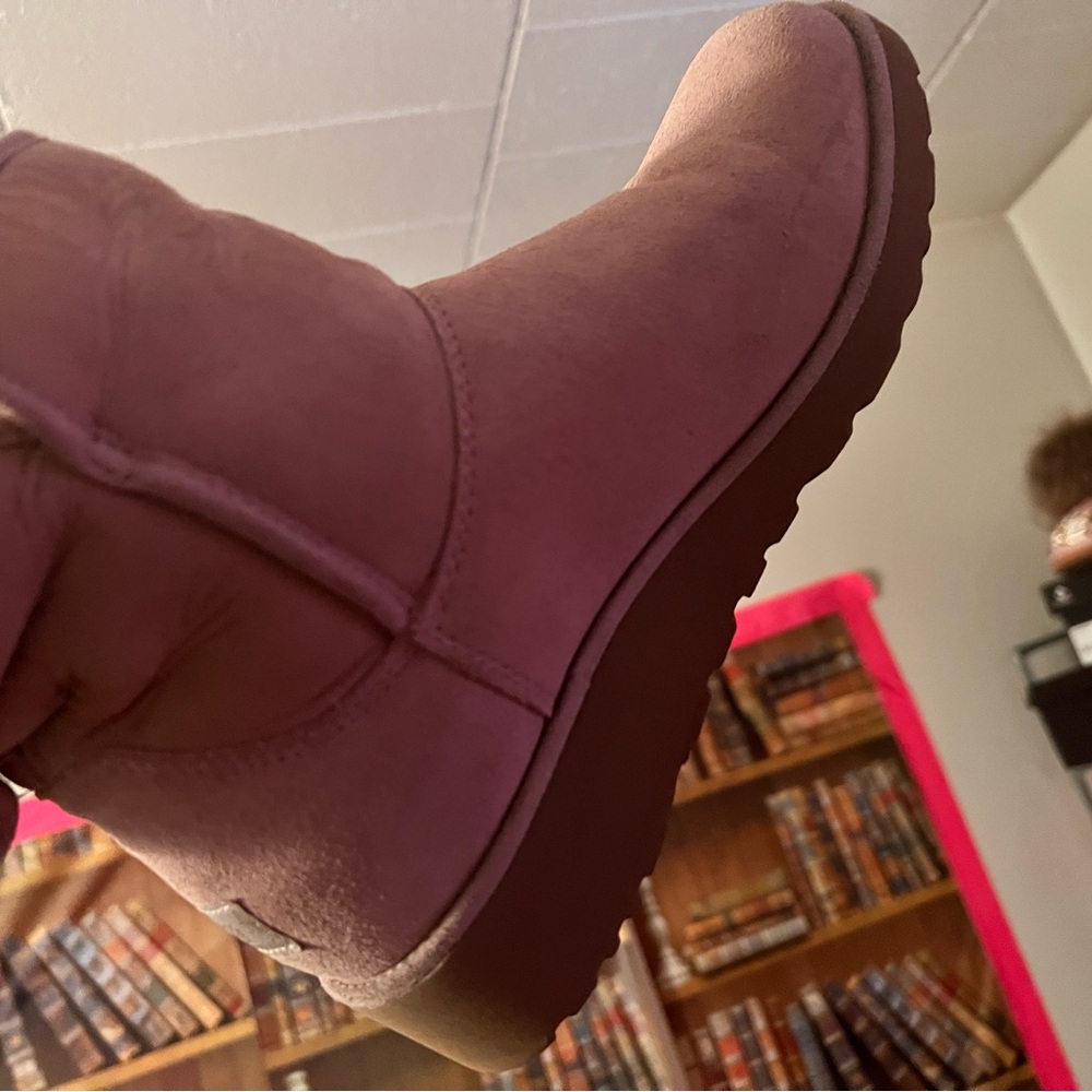 UGGS